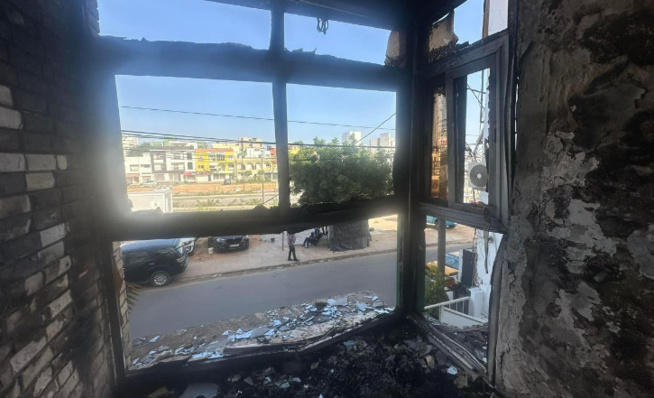 Législatives : Le siège de Taxawu Sénégal saccagé et incendié (Photos) Législatives : Le siège de Taxawu Sénégal saccagé et incendié (Photos)