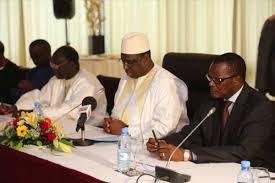 Macky Sall prévient et menace les députés de la majorité : "Il y aura des changements, que personne ne vienne se lamenter" Macky Sall prévient et menace les députés de la majorité : "Il y aura des changements, que personne ne vienne se lamenter"