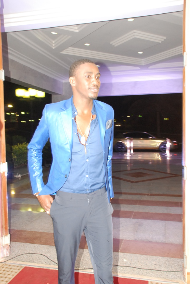 Préparation de la sortie de son nouvel album: Waly Seck à Paris pour masteriser avec Harissa music. Préparation de la sortie de son nouvel album: Waly Seck à Paris pour masteriser avec Harissa music.