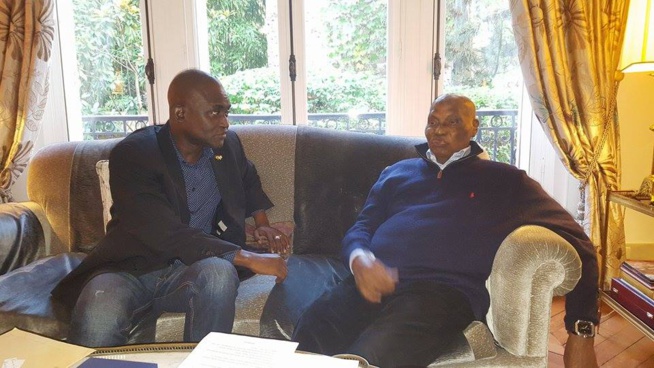  Photos +video :Le président Wade recevant à Versailles Abdoulaye Mamadou Guissé, président du parti Mcss Fulla Ak Fayda