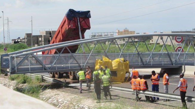 Arrêt sur image : Voici la passerelle qui s’est affaissée, hier, sur l’autoroute à péage Arrêt sur image : Voici la passerelle qui s’est affaissée, hier, sur l’autoroute à péage