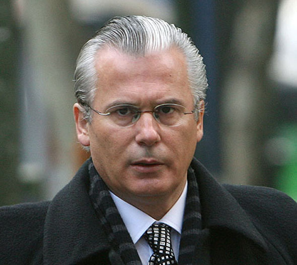 Chambres africaines extraordinaires : Le juge espagnol, Baltasar Garzon qui a fait arrêter Pinochet au procès de Hissène Habré Chambres africaines extraordinaires : Le juge espagnol, Baltasar Garzon qui a fait arrêter Pinochet au procès de Hissène Habré