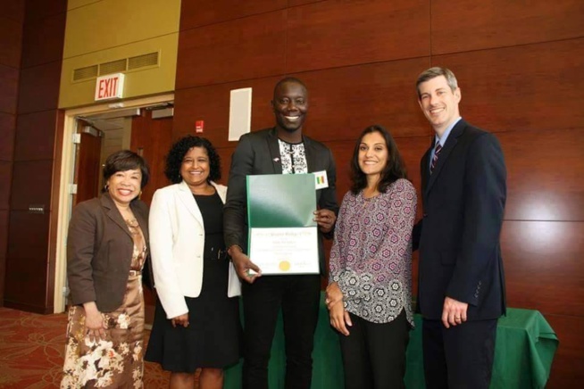 Obama distingue un rappeur de la Banlieue Dakaroise Obama distingue un rappeur de la Banlieue Dakaroise