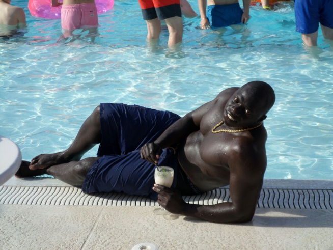 Ouz Diop l'épicurien Sénégalais d'Ibiza en Espagne croque la belle vie. Ouz Diop l'épicurien Sénégalais d'Ibiza en Espagne croque la belle vie.