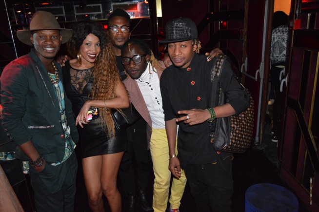 Les danseurs du groupe "El Hadj Diouf " en compagnie des danseurs sénégalais de Paris Gueye Ndoye et Sophia Séne. Les danseurs du groupe "El Hadj Diouf " en compagnie des danseurs sénégalais de Paris Gueye Ndoye et Sophia Séne.