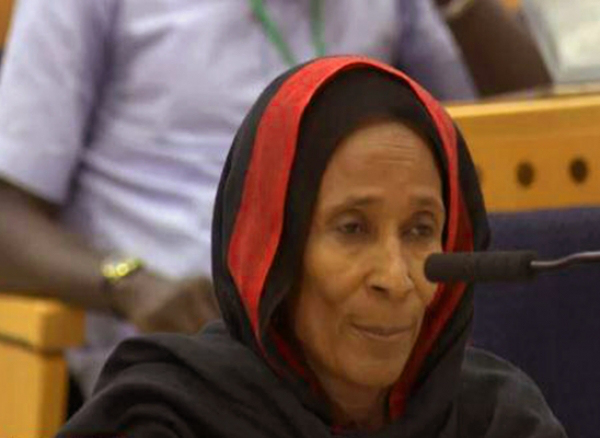Khadija Hassan Zidane persiste et signe : "Habré m’a violée quatre fois et m'a forcée à avaler son sp…" Khadija Hassan Zidane persiste et signe : "Habré m’a violée quatre fois et m'a forcée à avaler son sp…"