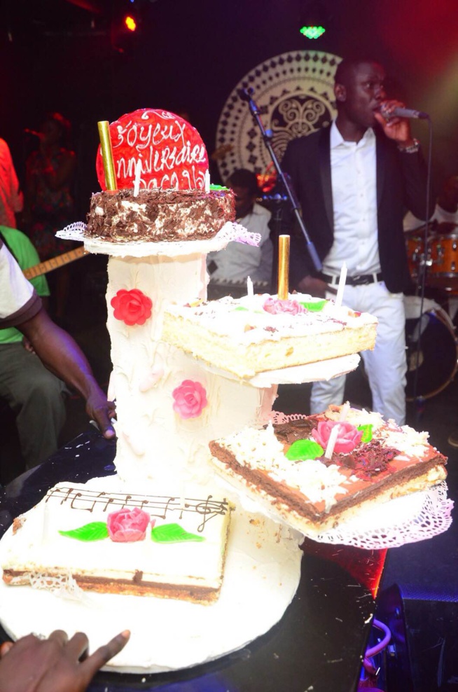 Anniversaire Packo Prod: Pape Diouf et la génération consciente chauffent le Baramundi. Revivez les images. Anniversaire Packo Prod: Pape Diouf et la génération consciente chauffent le Baramundi. Revivez les images.