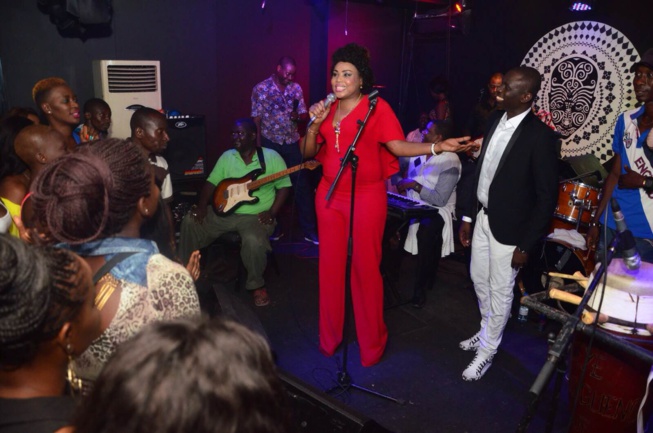 Anniversaire Packo Prod: Pape Diouf et la génération consciente chauffent le Baramundi. Revivez les images. Anniversaire Packo Prod: Pape Diouf et la génération consciente chauffent le Baramundi. Revivez les images.