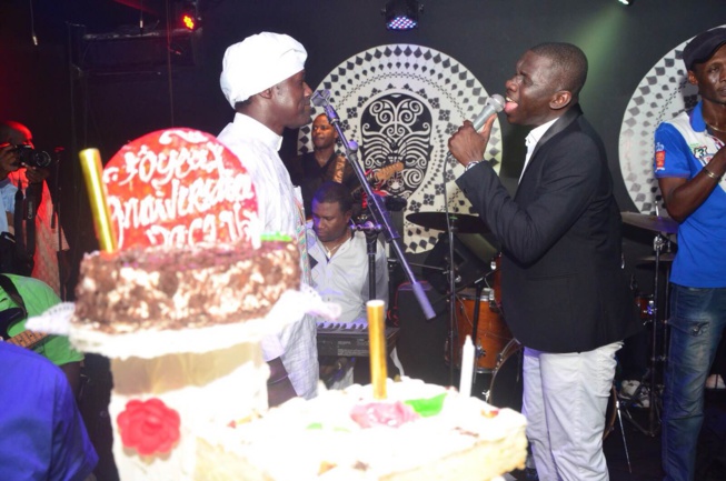 Anniversaire Packo Prod: Pape Diouf et la génération consciente chauffent le Baramundi. Revivez les images. Anniversaire Packo Prod: Pape Diouf et la génération consciente chauffent le Baramundi. Revivez les images.