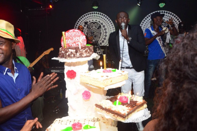 Anniversaire Packo Prod: Pape Diouf et la génération consciente chauffent le Baramundi. Revivez les images. Anniversaire Packo Prod: Pape Diouf et la génération consciente chauffent le Baramundi. Revivez les images.