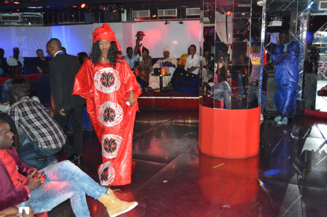 Défilé au Titan, Anta La Tigresse présente sa collection à Paris. Défilé au Titan, Anta La Tigresse présente sa collection à Paris.