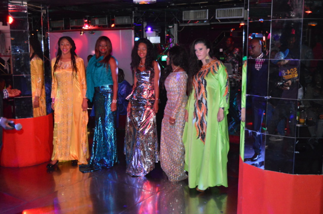 Défilé au Titan, Anta La Tigresse présente sa collection à Paris. Défilé au Titan, Anta La Tigresse présente sa collection à Paris.