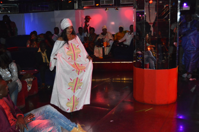 Défilé au Titan, Anta La Tigresse présente sa collection à Paris. Défilé au Titan, Anta La Tigresse présente sa collection à Paris.