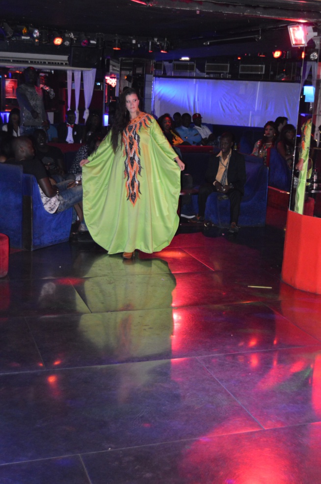 Défilé au Titan, Anta La Tigresse présente sa collection à Paris. Défilé au Titan, Anta La Tigresse présente sa collection à Paris.