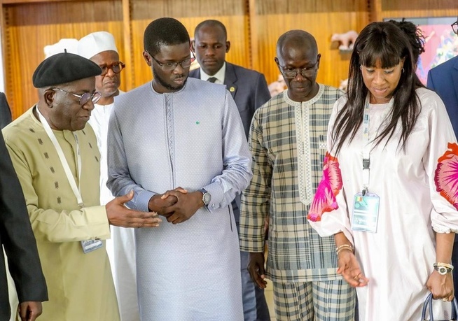 Dak'Art 2024 : Le président Bassirou Diomaye Faye honore la Biennale d'une visite mémorable Dak'Art 2024 : Le président Bassirou Diomaye Faye honore la Biennale d'une visite mémorable