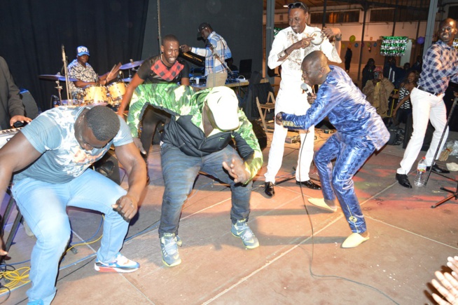 Balla Gaye 2 et Sa Thies chauffent la scéne de Pape Diouf à Mortarell à Barçalone. Balla Gaye 2 et Sa Thies chauffent la scéne de Pape Diouf à Mortarell à Barçalone.
