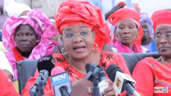 Aïda Mbodji: "Macky Sall est derrière cette folie de Modou Diagne Fada qu’il veut dresser contre Me Wade" Aïda Mbodji: "Macky Sall est derrière cette folie de Modou Diagne Fada qu’il veut dresser contre Me Wade"