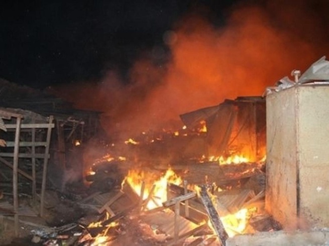 Thiès : Le marché Central central en proie à un violent incendie Thiès : Le marché Central central en proie à un violent incendie