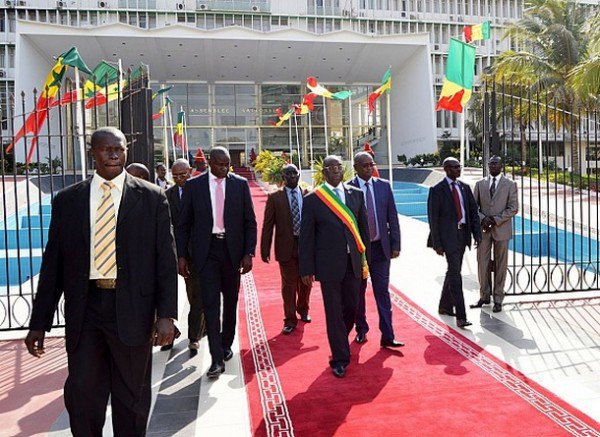 L’opposition parlementaire va se faire entendre : Risque de tensions chez Niasse L’opposition parlementaire va se faire entendre : Risque de tensions chez Niasse