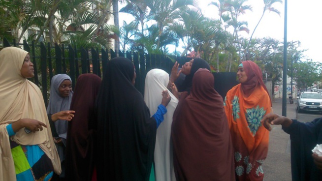 AFFAIRE DU « GOUROU » SÉNÉGALAIS DE LA RÉUNION : Ses adeptes vivent barricadées et frôlent la mort tous les jours AFFAIRE DU « GOUROU » SÉNÉGALAIS DE LA RÉUNION : Ses adeptes vivent barricadées et frôlent la mort tous les jours