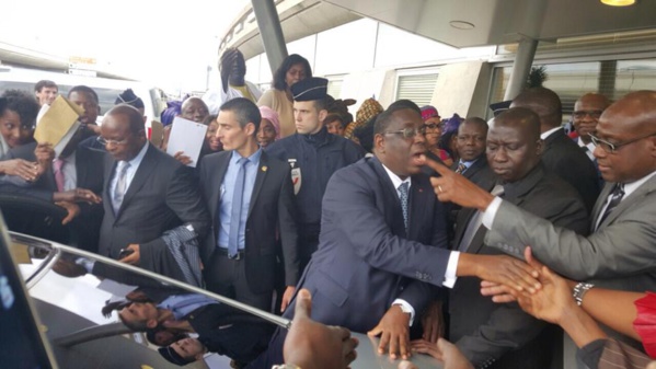 Le Président Sall reçoit à Paris les militants Apr Amandiers Le Président Sall reçoit à Paris les militants Apr Amandiers