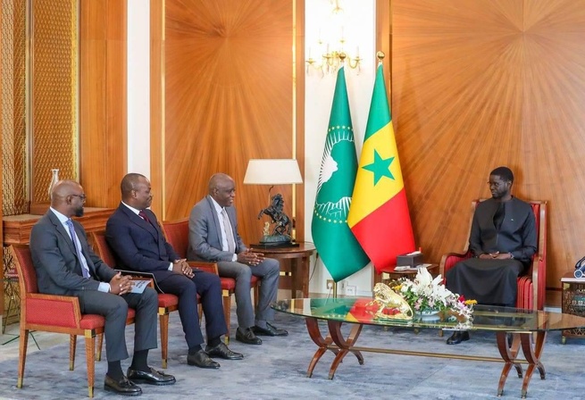 Partenariat stratégique : Le Président Faye rencontre la Société Générale Sénégal Partenariat stratégique : Le Président Faye rencontre la Société Générale Sénégal