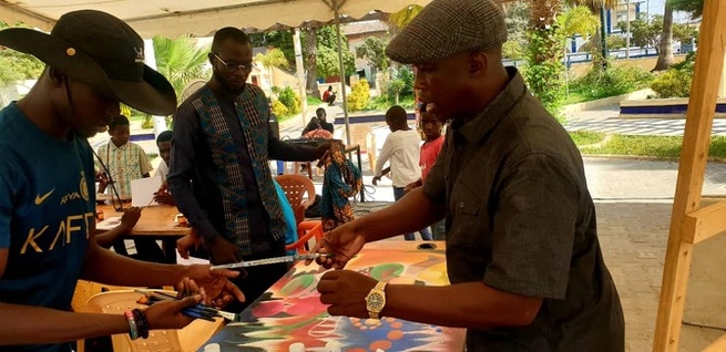 Rufisque / Biennale de l'art africain contemporain de Dakar (Dak’art 2024) : Un hommage vibrant à la culture « Baye Fall » Rufisque / Biennale de l'art africain contemporain de Dakar (Dak’art 2024) : Un hommage vibrant à la culture « Baye Fall »