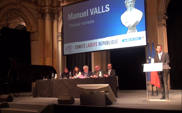 Une journaliste voilée prise à partie lors d’une cérémonie sur la laïcité Une journaliste voilée prise à partie lors d’une cérémonie sur la laïcité