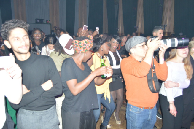 En direct: Festival Selam à Stockolm, Pape Diouf et la génération consciente explose le Nallen à guichet fermé. En direct: Festival Selam à Stockolm, Pape Diouf et la génération consciente explose le Nallen à guichet fermé.