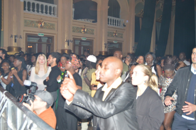 En direct: Festival Selam à Stockolm, Pape Diouf et la génération consciente explose le Nallen à guichet fermé. En direct: Festival Selam à Stockolm, Pape Diouf et la génération consciente explose le Nallen à guichet fermé.