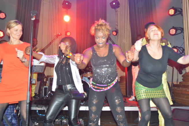 VIDEO: Le show des Suédoises sur scéne au Festival de Selam à Stockolm avec Pape Diouf. Regardez VIDEO: Le show des Suédoises sur scéne au Festival de Selam à Stockolm avec Pape Diouf. Regardez