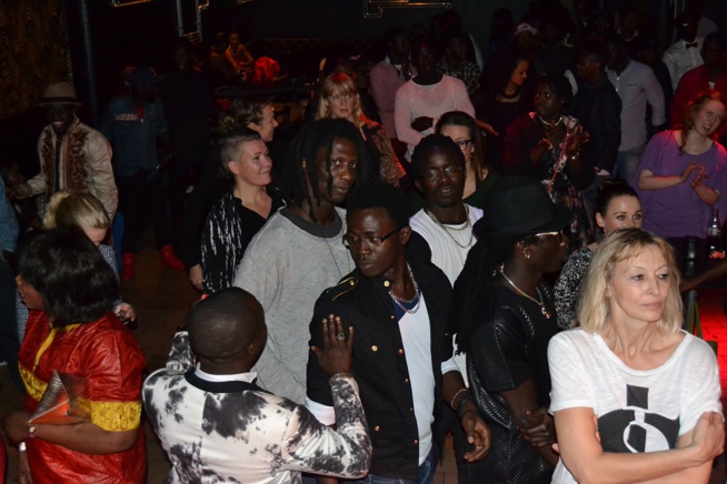 Après la réussite du festival Selam à Stockolm, Pape Diouf explose Malmo le samedi 31 Octobre avant le Rakajou de Hambourg ce samedi 08 Novembre. Après la réussite du festival Selam à Stockolm, Pape Diouf explose Malmo le samedi 31 Octobre avant le Rakajou de Hambourg ce samedi 08 Novembre.