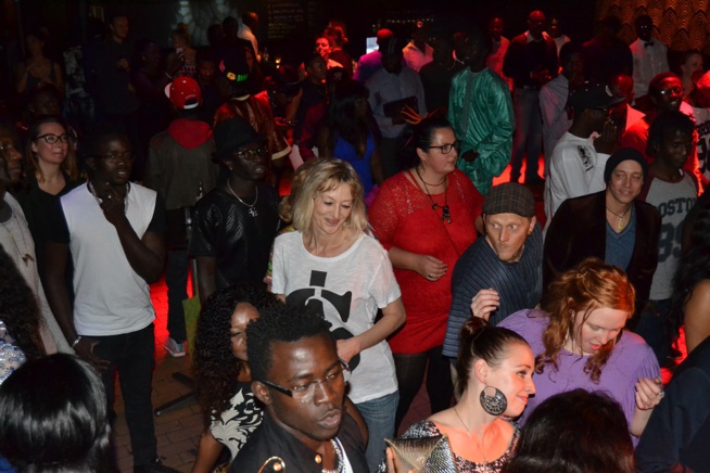 Après la réussite du festival Selam à Stockolm, Pape Diouf explose Malmo le samedi 31 Octobre avant le Rakajou de Hambourg ce samedi 08 Novembre. Après la réussite du festival Selam à Stockolm, Pape Diouf explose Malmo le samedi 31 Octobre avant le Rakajou de Hambourg ce samedi 08 Novembre.