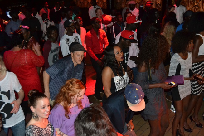 Après la réussite du festival Selam à Stockolm, Pape Diouf explose Malmo le samedi 31 Octobre avant le Rakajou de Hambourg ce samedi 08 Novembre. Après la réussite du festival Selam à Stockolm, Pape Diouf explose Malmo le samedi 31 Octobre avant le Rakajou de Hambourg ce samedi 08 Novembre.