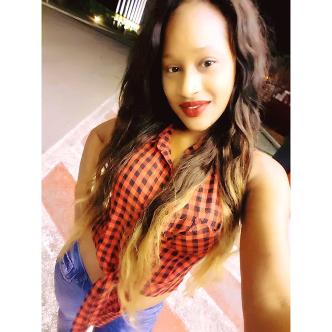 Esther Ndiaye en mode selfie. Esther Ndiaye en mode selfie.