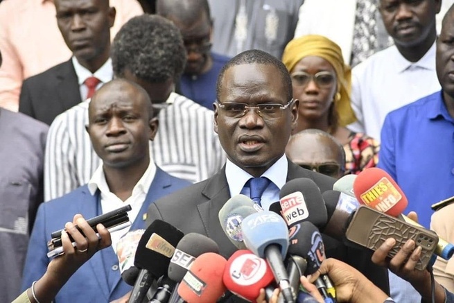Crise universitaire : Le ministre Abdourahmane Diouf engage des réformes pour apaiser les tensions Crise universitaire : Le ministre Abdourahmane Diouf engage des réformes pour apaiser les tensions