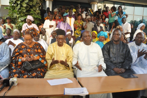Appel au rassemblement permanent à la place Soweto : Aida Mbodj et Decroix perdus par leurs discours Appel au rassemblement permanent à la place Soweto : Aida Mbodj et Decroix perdus par leurs discours