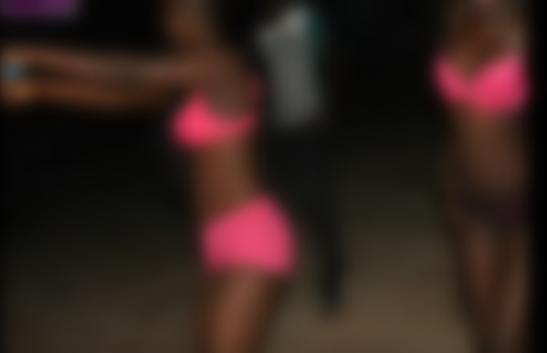 Ce que l'on sait des cinq filles mineures surprises nues entrain de danser à la plage de Hann