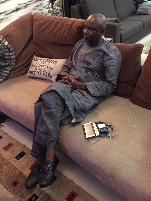 Macky Sall, le deuil de sa mère, la tentative d’humiliation par Wade, le soutien de sa femme et l’argent de Harouna Dia Macky Sall, le deuil de sa mère, la tentative d’humiliation par Wade, le soutien de sa femme et l’argent de Harouna Dia