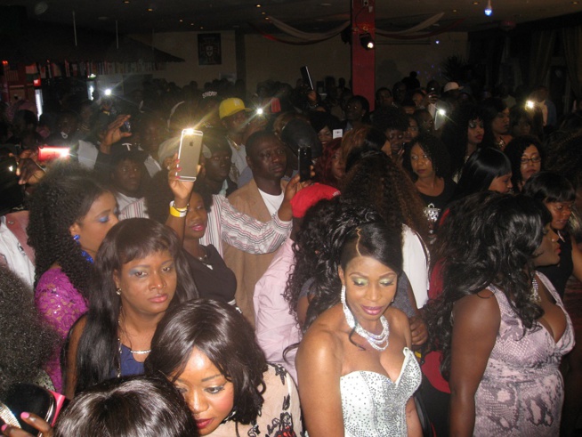 Allmengne: ¨Pape Diouf et la génération consciente explosent le " Gouddi Rakadiou" au sporting de Hamburg. Regardez Allmengne: ¨Pape Diouf et la génération consciente explosent le " Gouddi Rakadiou" au sporting de Hamburg. Regardez