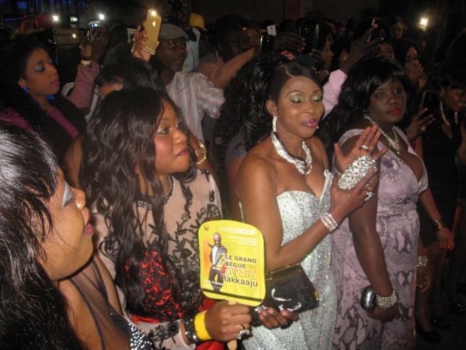 Allmengne: ¨Pape Diouf et la génération consciente explosent le " Gouddi Rakadiou" au sporting de Hamburg. Regardez Allmengne: ¨Pape Diouf et la génération consciente explosent le " Gouddi Rakadiou" au sporting de Hamburg. Regardez