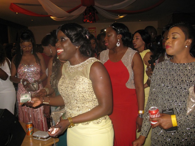 Allmengne: ¨Pape Diouf et la génération consciente explosent le " Gouddi Rakadiou" au sporting de Hamburg. Regardez Allmengne: ¨Pape Diouf et la génération consciente explosent le " Gouddi Rakadiou" au sporting de Hamburg. Regardez