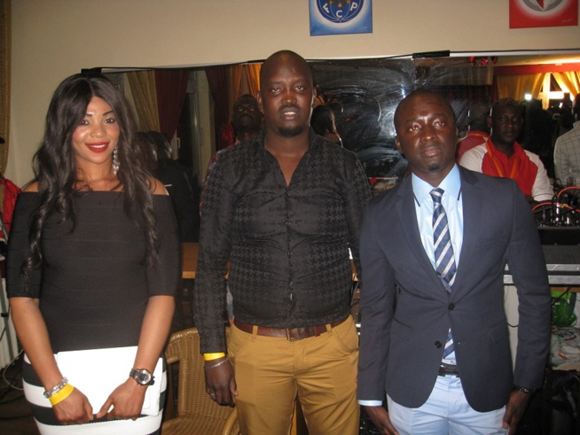 Allmengne: ¨Pape Diouf et la génération consciente explosent le " Gouddi Rakadiou" au sporting de Hamburg. Regardez Allmengne: ¨Pape Diouf et la génération consciente explosent le " Gouddi Rakadiou" au sporting de Hamburg. Regardez