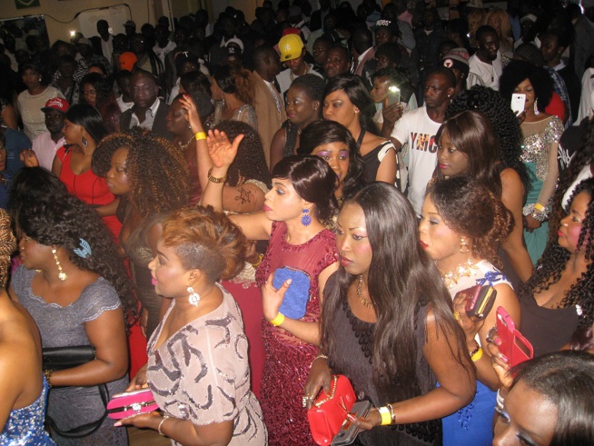 Allmengne: ¨Pape Diouf et la génération consciente explosent le " Gouddi Rakadiou" au sporting de Hamburg. Regardez Allmengne: ¨Pape Diouf et la génération consciente explosent le " Gouddi Rakadiou" au sporting de Hamburg. Regardez