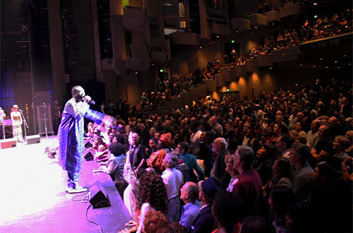 Youssou Ndour au Zellerbach Hall de l’Université de Berkeley Youssou Ndour au Zellerbach Hall de l’Université de Berkeley