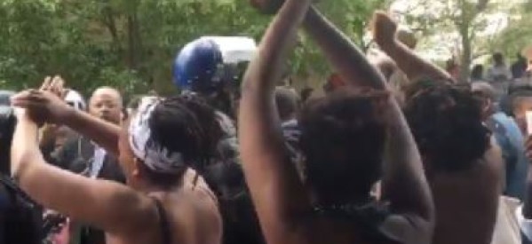 « Manifester nues, Taatou Nène »: Un avocat met en garde les féministes sénégalaises… « Manifester nues, Taatou Nène »: Un avocat met en garde les féministes sénégalaises…