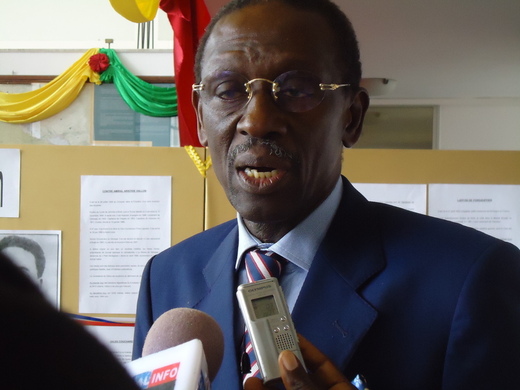 Doudou Wade indigné: "Macky Sall est rabaissé par les Français..." Doudou Wade indigné: "Macky Sall est rabaissé par les Français..."