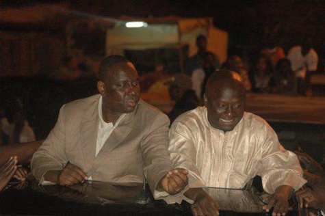 Suite aux attaques du Pr Gambien, Nazir Souleymane, proche du Pr Macky Sall, sort du bois et sonne la contre-attaque: " Il est temps de répliquer (...) Yahya Jammeh est atteint par le syndrome du "khamadi" (...) Suite aux attaques du Pr Gambien, Nazir Souleymane, proche du Pr Macky Sall, sort du bois et sonne la contre-attaque: " Il est temps de répliquer (...) Yahya Jammeh est atteint par le syndrome du "khamadi" (...)