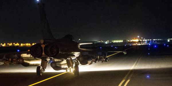 En réponse aux attaques à Paris: La France largue 20 bombes sur le fief de l'Etat islamique