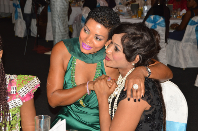 Une belle complicité entre les deux madames Diouf: Bébé de Pape et Valerie de El Hadj. Une belle complicité entre les deux madames Diouf: Bébé de Pape et Valerie de El Hadj.